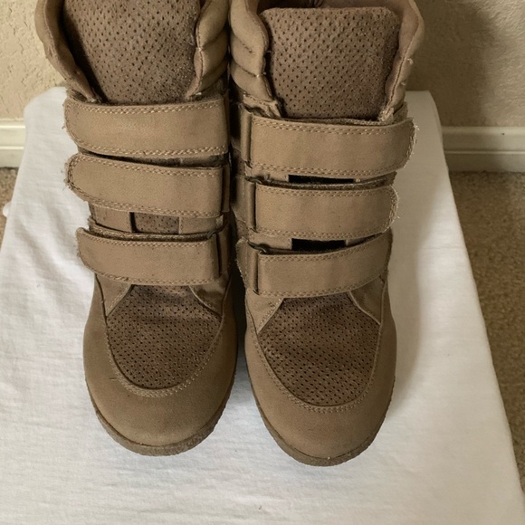 Shoes - Picture 4 of 4